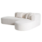 Canapé d'angle quatre places en polyester au design incurvé et surpiqûres larges.